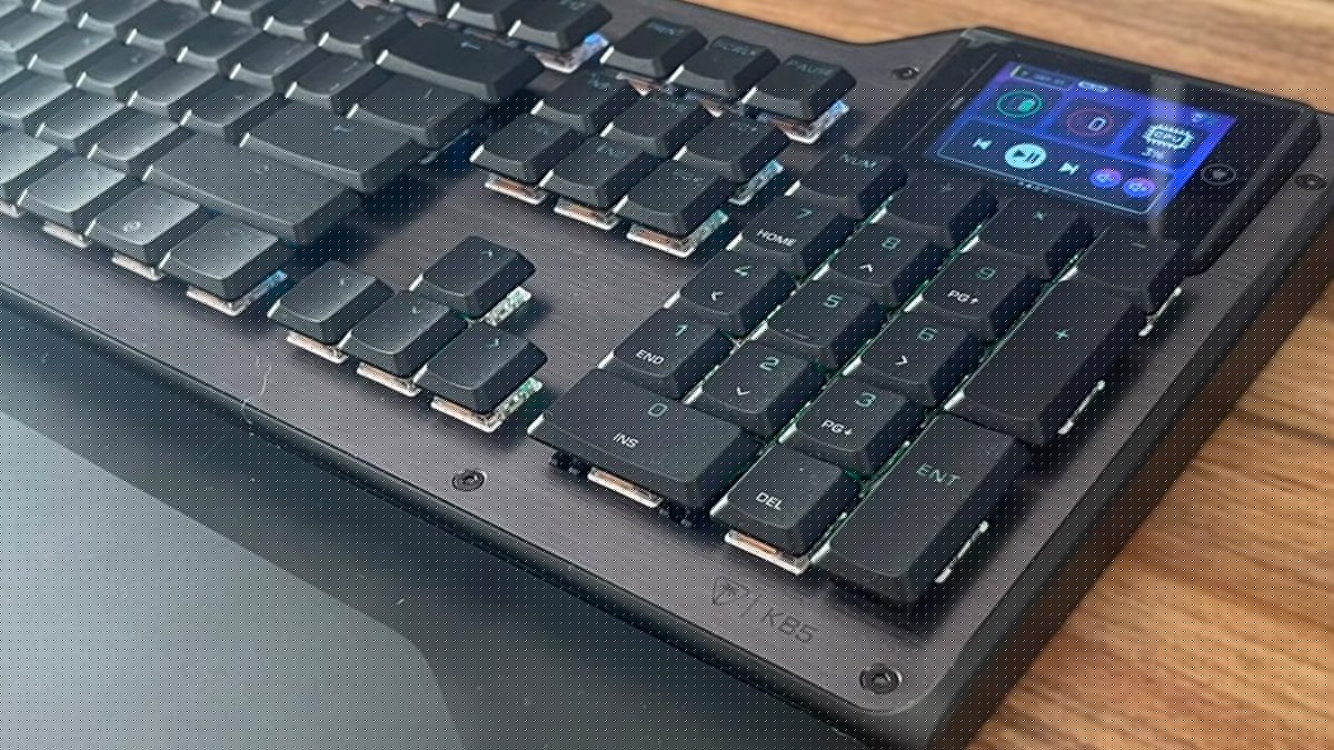 Acabo de descubrir que una pantalla táctil es de lo más útil que puede tener un teclado: Análisis del Turtle Beach Command Series KB5