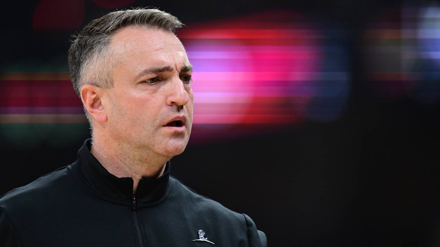 Raptors are asking Darko Rajakovic to pull off quick pivot with Kawhi Leonard vision