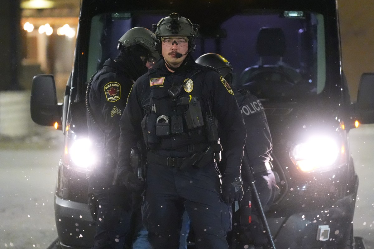 Juez bloquea arrestos de ICE y exige liberar a refugiados detenidos en Minnesota