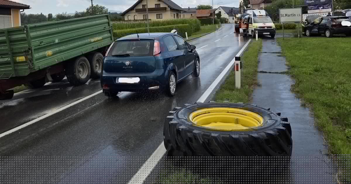 Pkw-Lenkerin verletzt - Traktorreifen löst sich und kracht gegen Auto