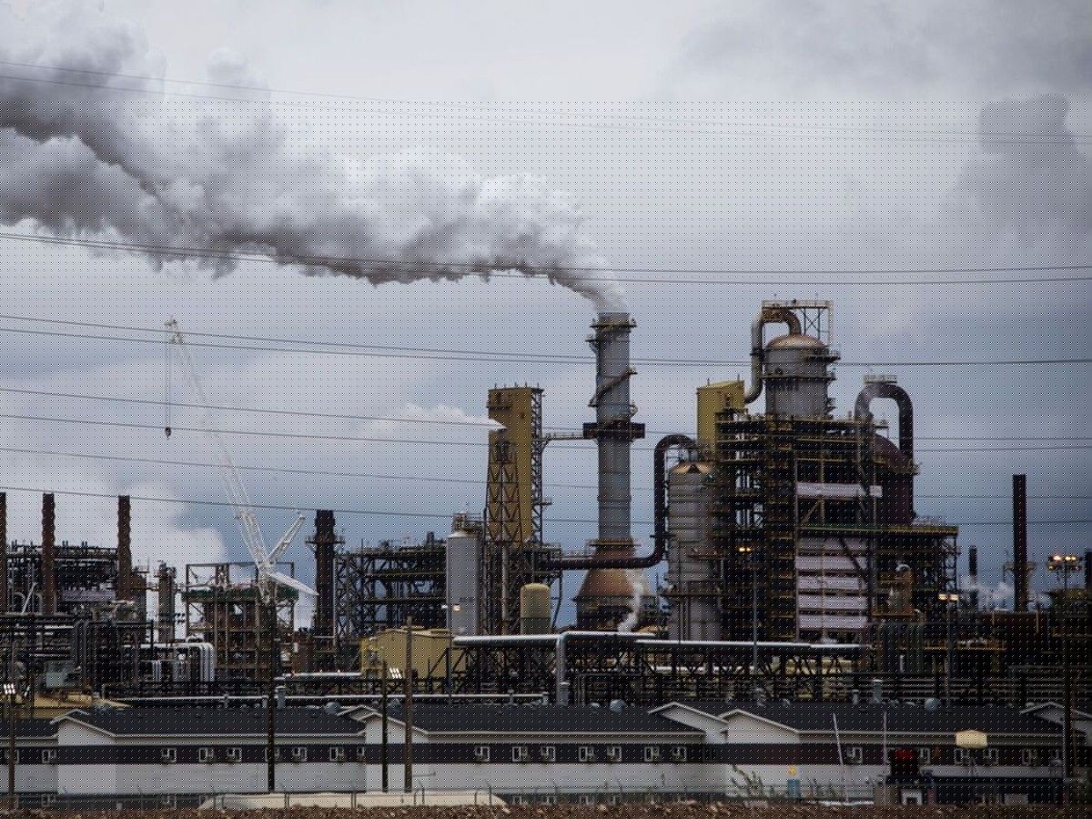 New report shows building more pipelines not best option for a declining oilsands industry