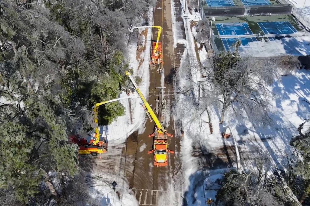 Situation in US South grows more dire after days of ice, frigid temperatures and widespread outages