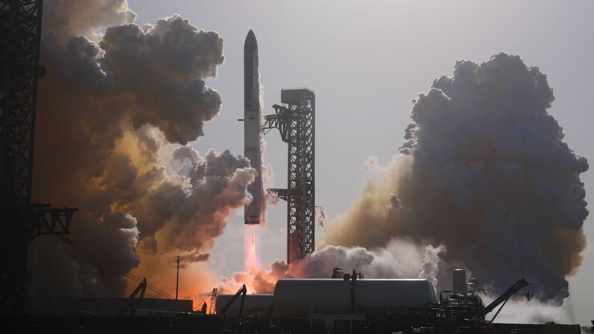 Starship: Riesenrakete von Elon Musk besteht 13. Testflug weitgehend nach Plan