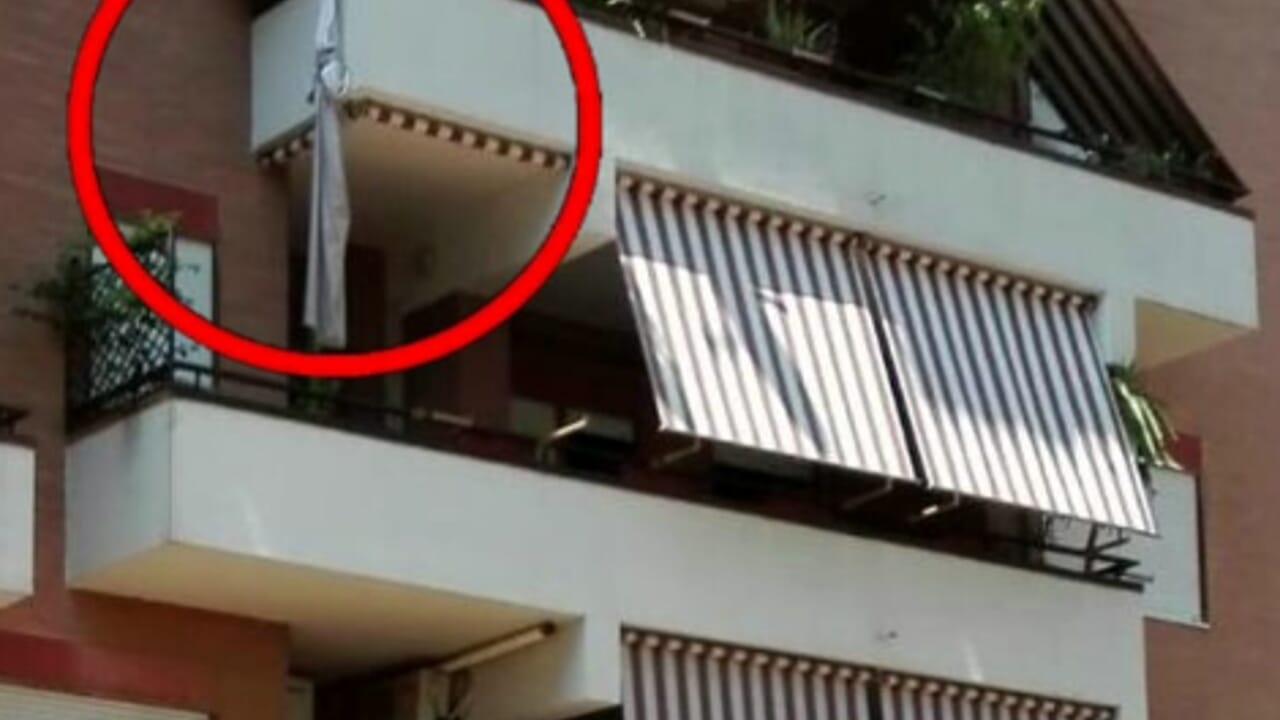Ladro si cala dal balcone con un lenzuolo dopo il furto: inseguimento e arresto alle porte di Milano
