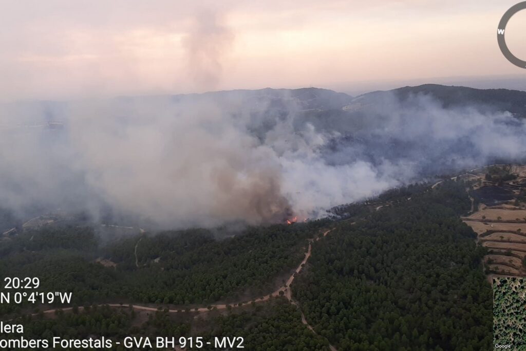 Un incendi forestal al Matarranya obliga a mobilitzar efectius del País Valencià i Catalunya