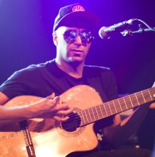 Tom Morello And Rise Against Announce Minneapolis Benefit Concert Defending Community Amid trump Gestapo Crisis