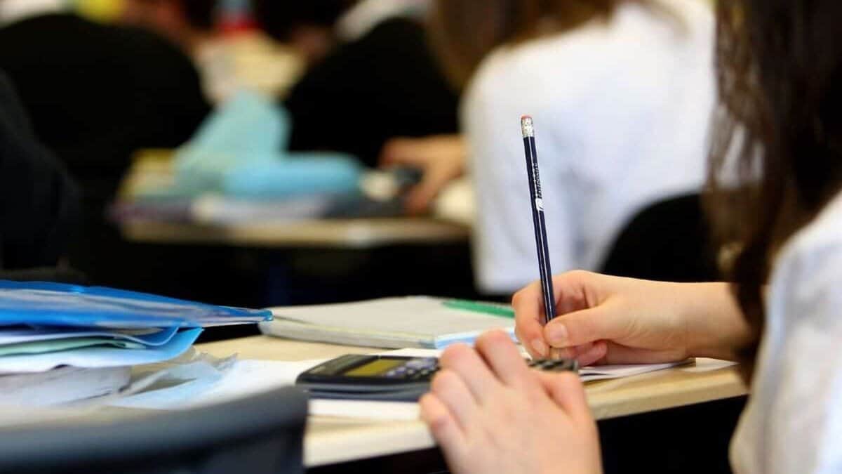 Telangana HC orders helpdesk as colleges withhold certificates over fee dues