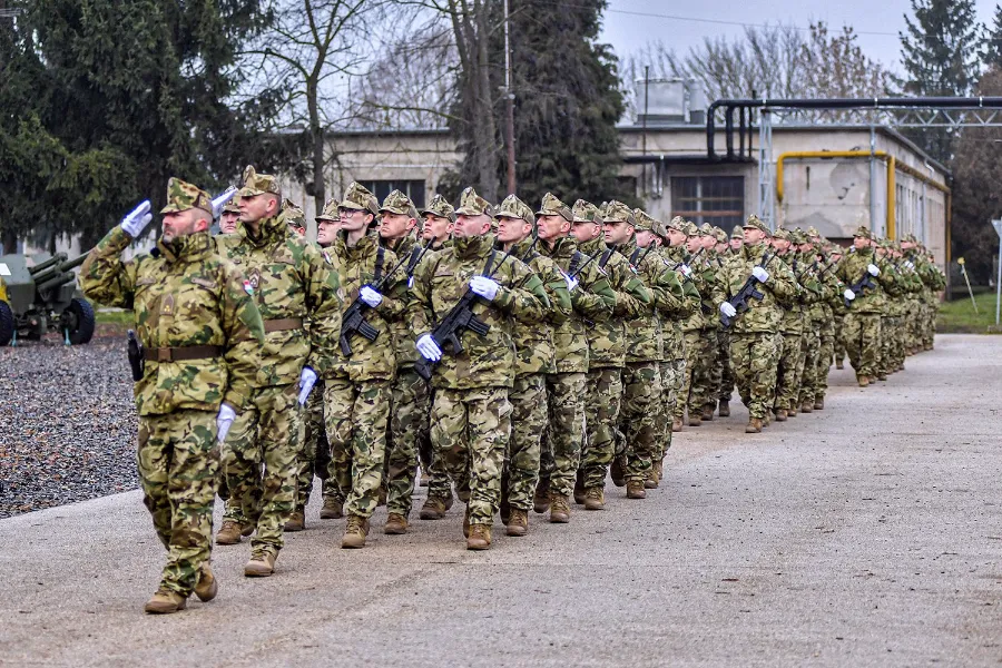 Orbán cabinet to pay weapons bonus for military personnel months before the elections