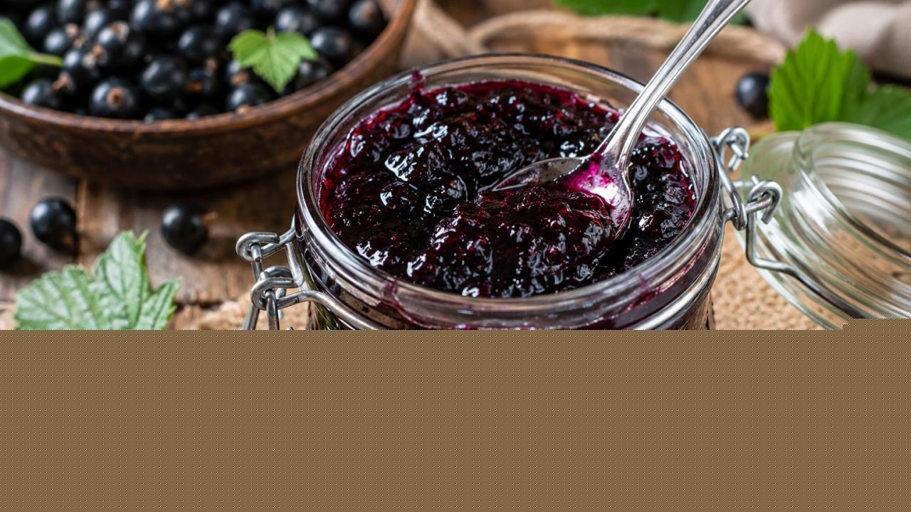 Why black currants balance better with fructose than red ones
