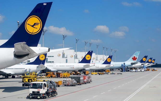 Lufthansa zhoršila výhled a akcie prudce padají. Náklady na palivo začínají tvrdě dopadat na aerolinky