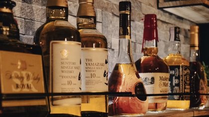 Japan has a bar for people thinking of quitting their jobs & drinks are free