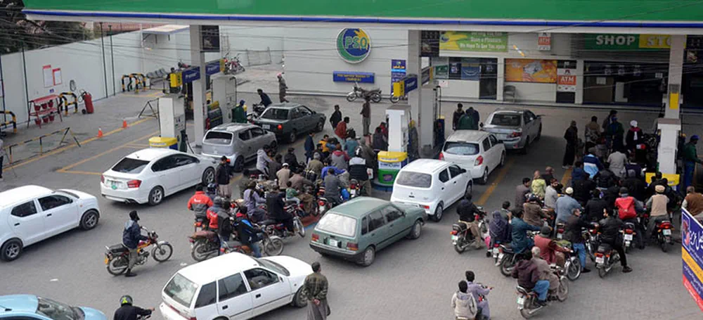 Pakistan Petroleum Dealers Give Government 72-Hour Ultimatum, Warn of Nationwide Strike