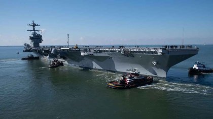 Porte-avions USS John F. Kennedy entame ses essais en mer aux États-Unis