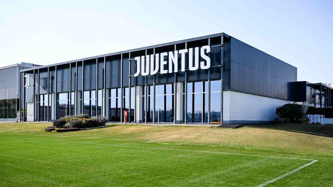 Vai ad allenarti con i bambini: alla Continassa è un macello | Hanno mandato via il fuoriclasse