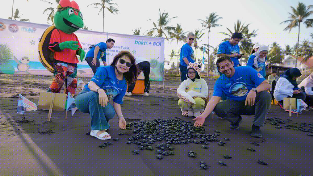 1.300 Tukik Hasil Penukaran Botol Plastik Dilepas ke Laut Banyuwangi