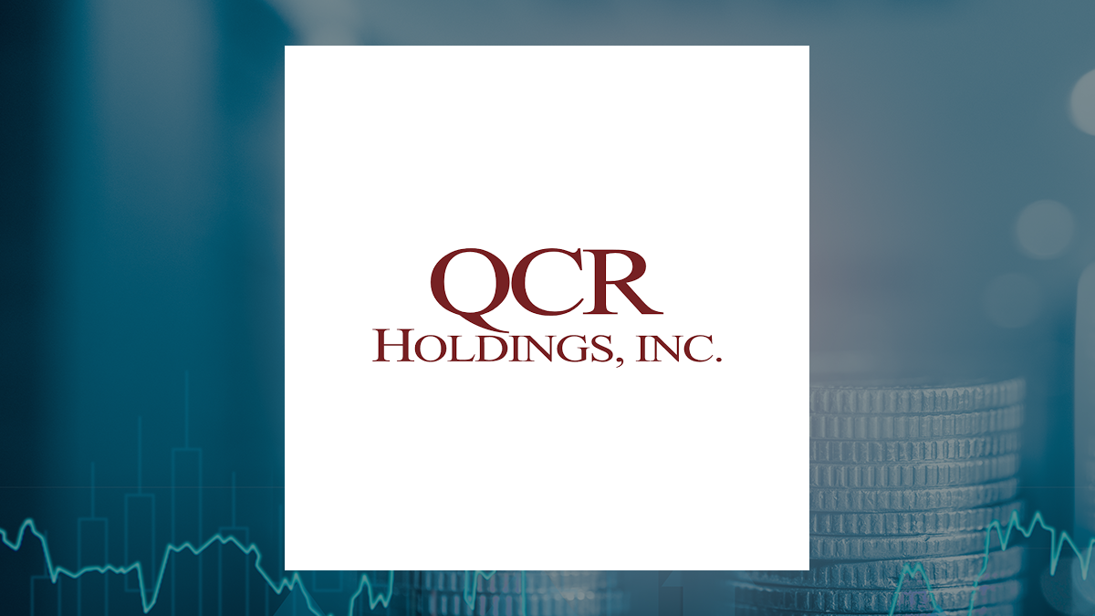 QCR (NASDAQ:QCRH) Share Price Passes Above Two Hundred Day Moving Average   – Here’s Why