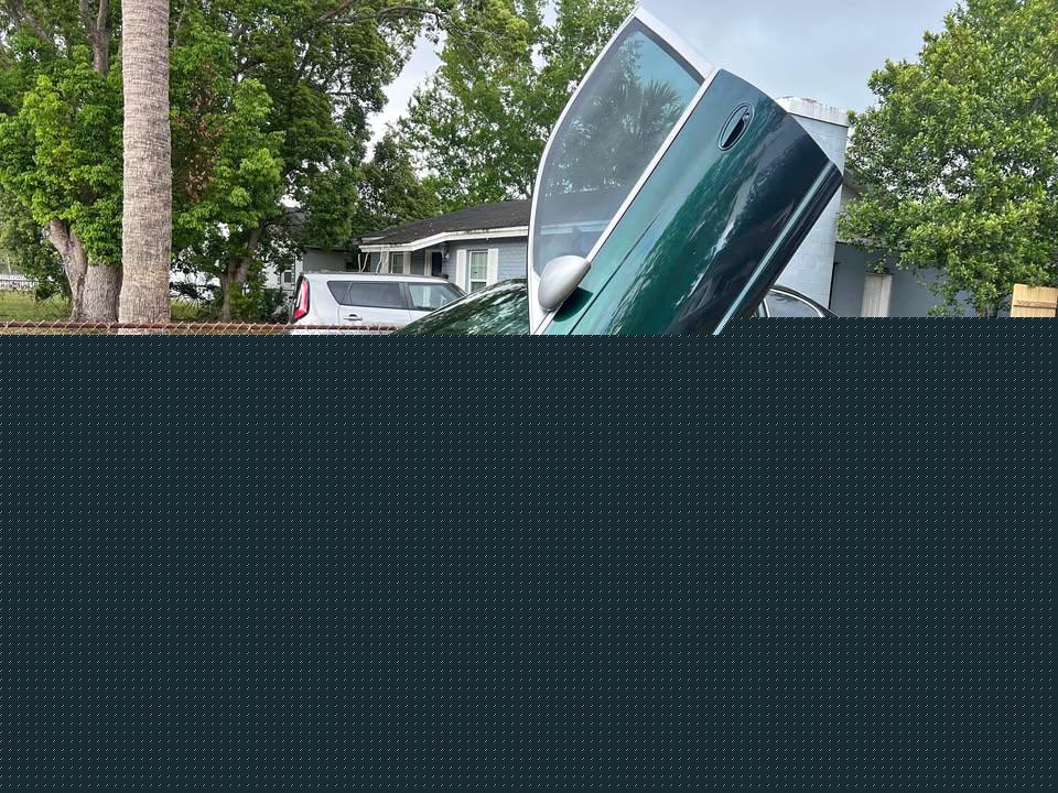 /r/Shitty_Car_Mods / Shitty Car Mods - Poor thing