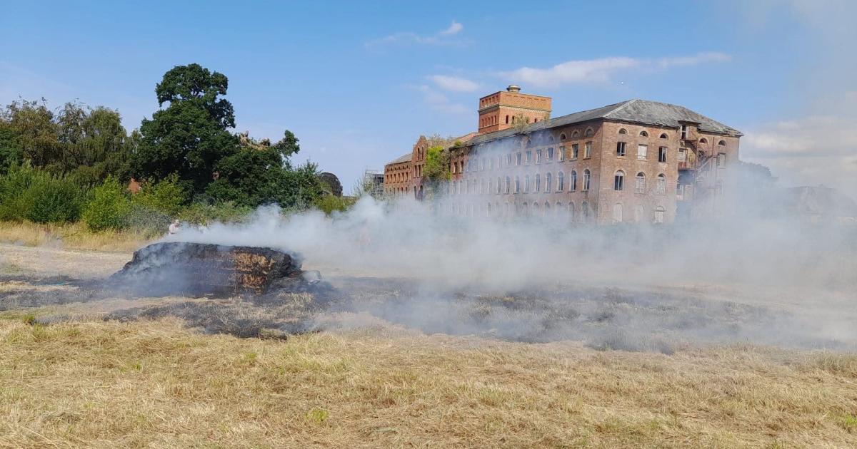 Huge wildfire causes serious damage in Somerset town as residents issued warning