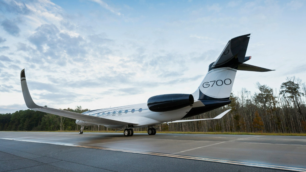 Trump threatens 50% tariff on Canadian aircraft in escalating Gulfstream certification fight