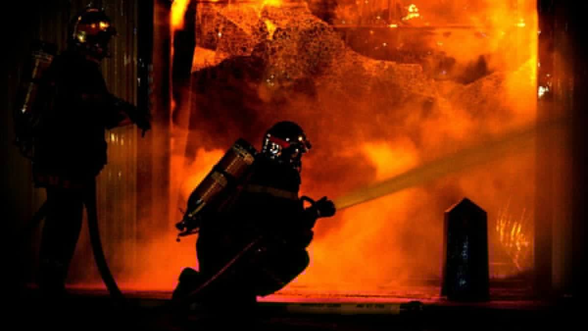 Incendie près de Toulouse : une caravane prend feu sous un hangar agricole, 15 chevaux évacués et deux victimes incommodées par les fumées