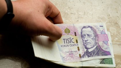 Vysočina - Podvodně získané peníze vrátil, ženu čeká soud. Policisté na odboru cizinecké policie na Vysočině řeší dva případy zneužívání humanitárních dávek