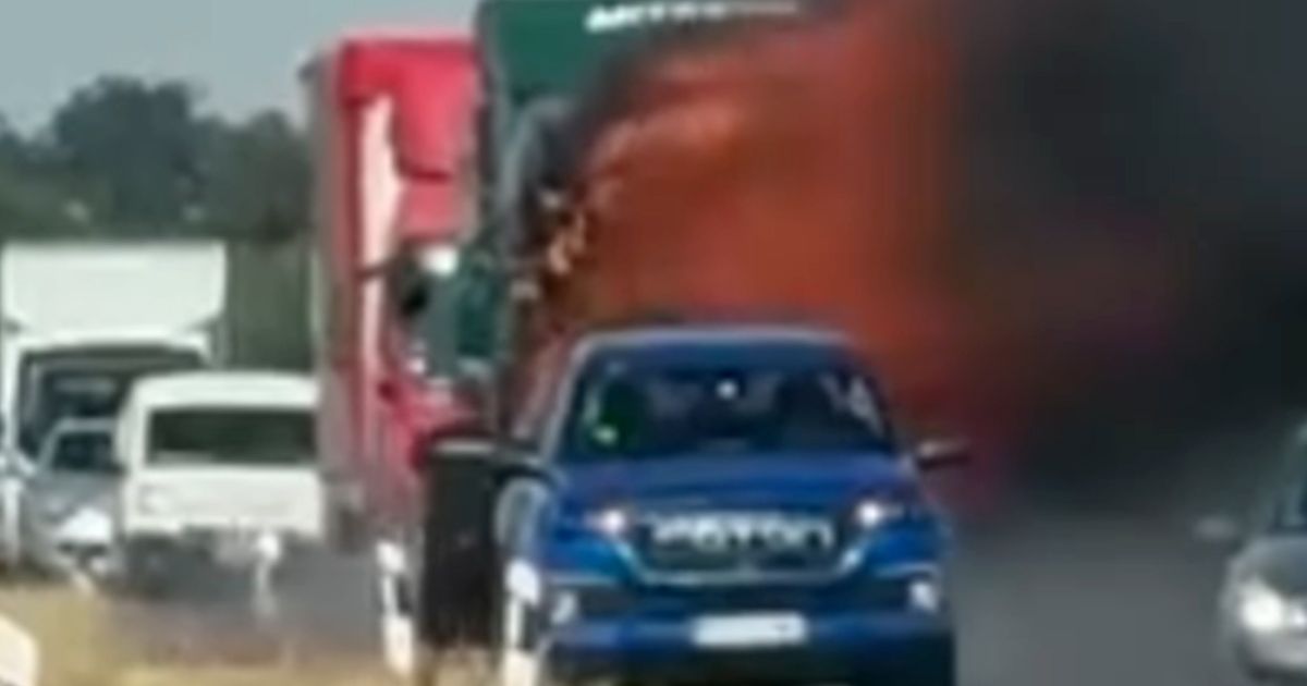Strašna scena kod Žablja: Kamion se zapalio, usledila eksplozija, vatra kulja na sve strane
