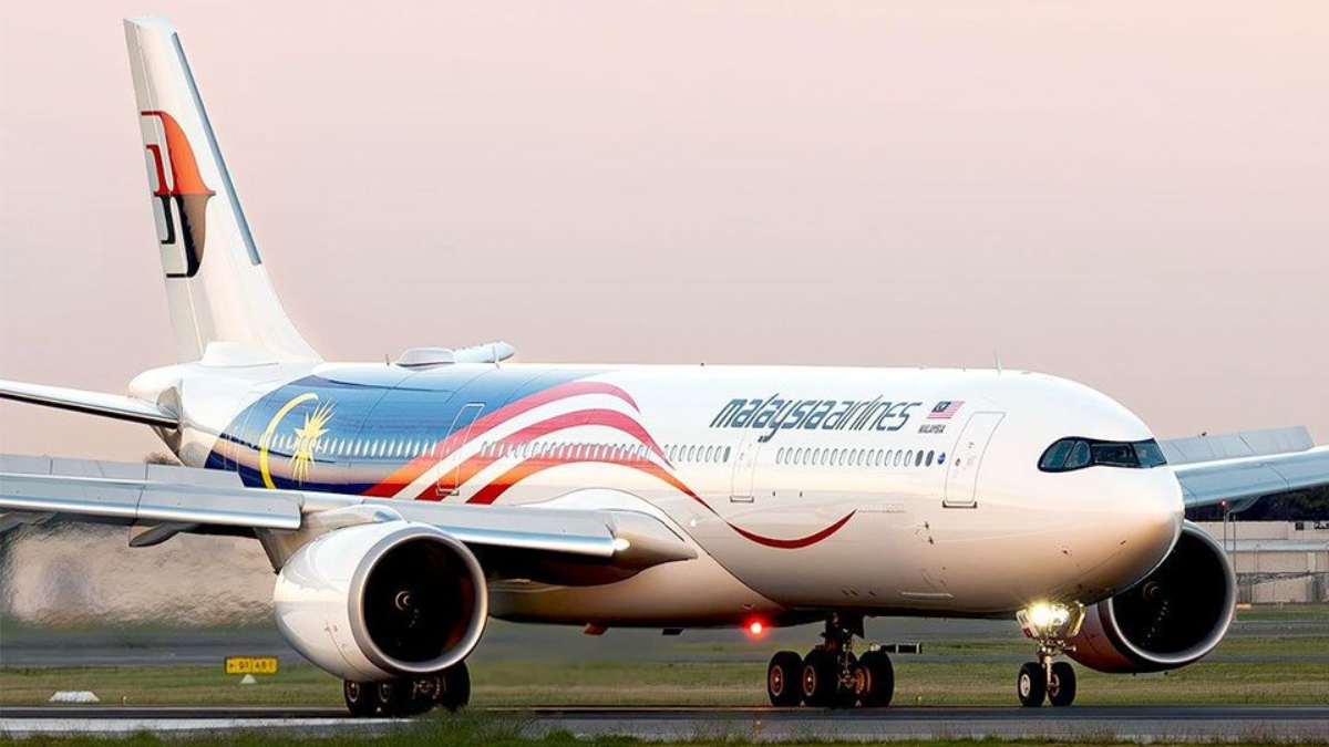 Laser beam disorients Malaysia Airlines pilot, flight circles before landing at Kolkata airport