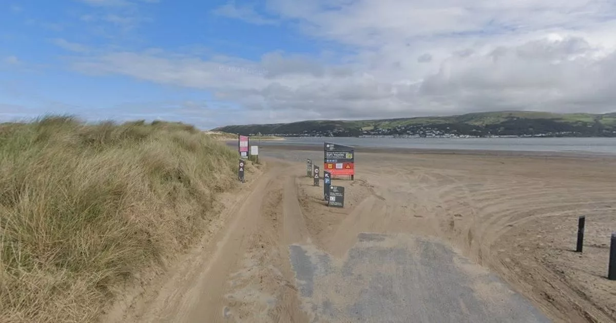 Police issue update after ‘human hand’ reports on Welsh beach