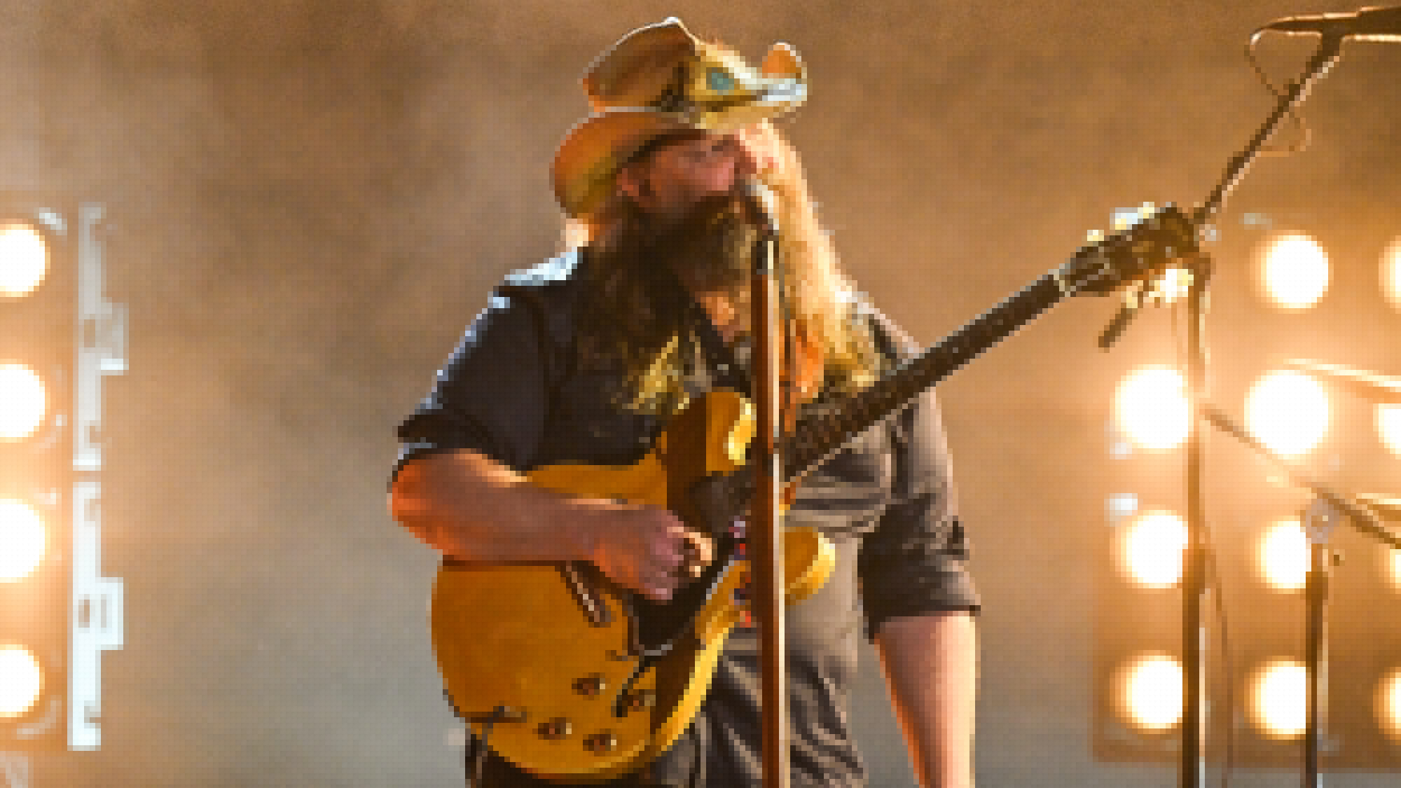 Chris Stapleton Brings Out Zach Top for a Must-See Performance of the Rodney Crowell Classic Waylon Jennings Took to No. 1