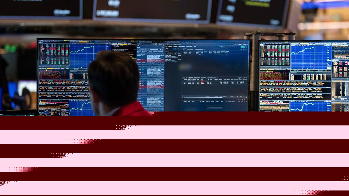 Wall Street vänder svagt uppåt