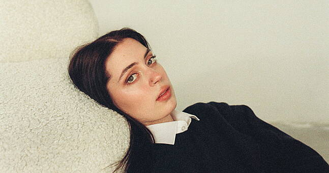 Lizzy McAlpine announces new album <i>Angel</i>