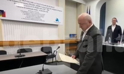 Un consilier local din Brăila, moment penibil la depunerea jurământului. Scena a ajuns pe rețelele de socializare