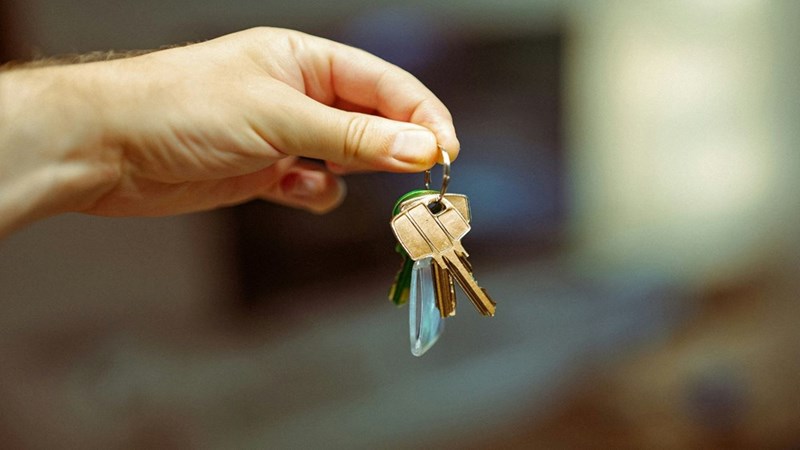 29-year-old sister gets to rent a house from her parents for $600 a month until his 40-year-old brother gets jealous and they raise it to $1500: ‘To me, this isn’t just some vacation property that anyone can use whenever they want.’