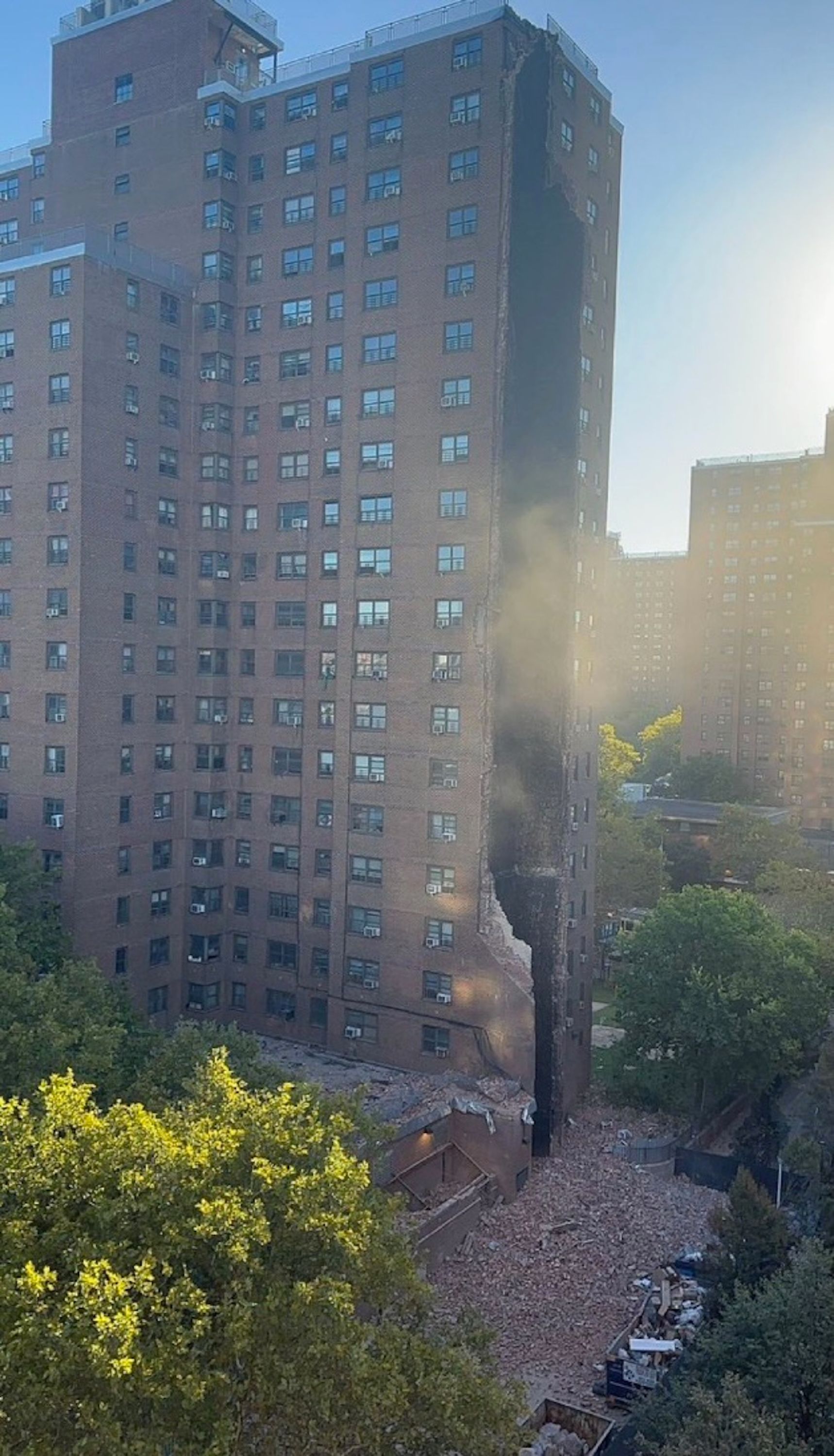 New York : un immeuble de 17 étages s’effondre partiellement en plein milieu du Bronx