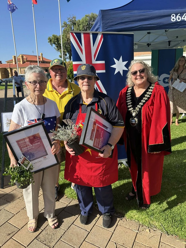 Mundy earns citizen award
