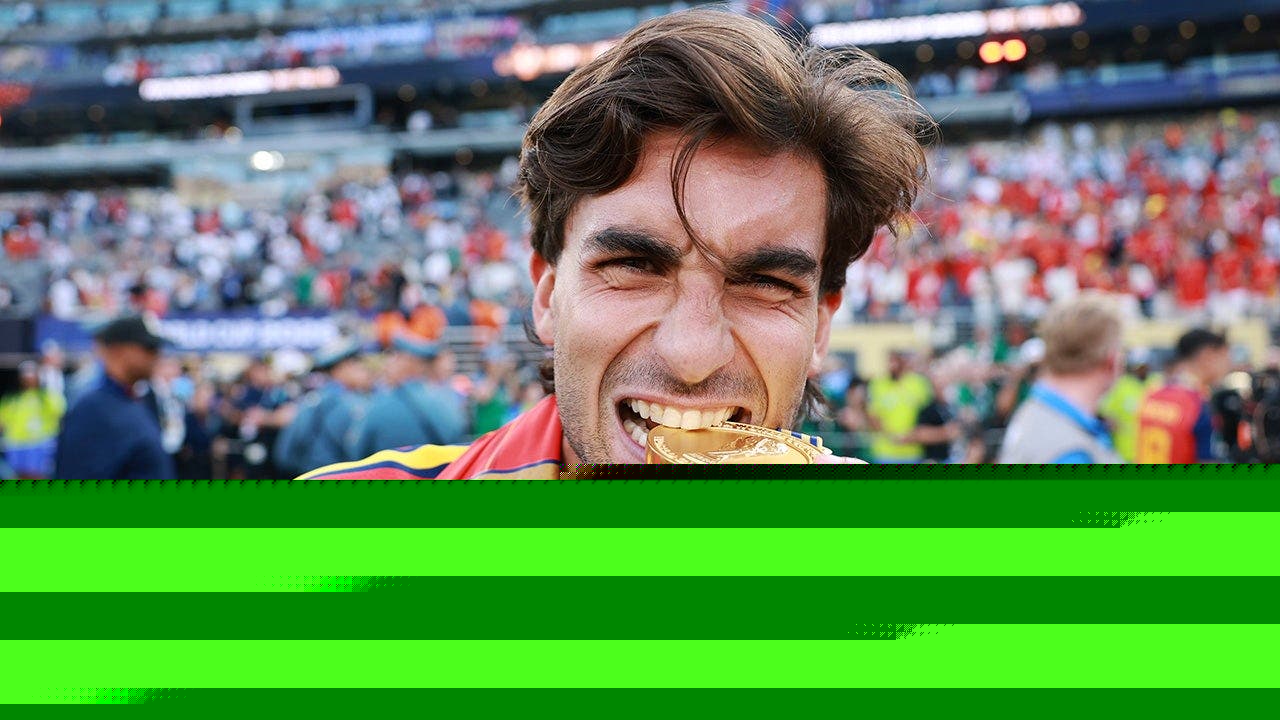 Ferran Torres sports 'Make Spain Great Again' hat similar to Trump's slogan at World Cup homecoming parade