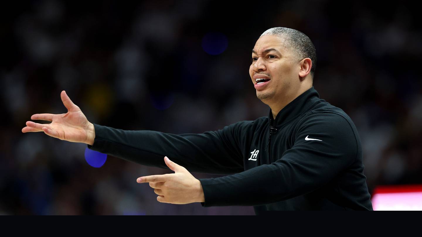 Rumored Clippers underwhelming trade target tips team's offseason plans