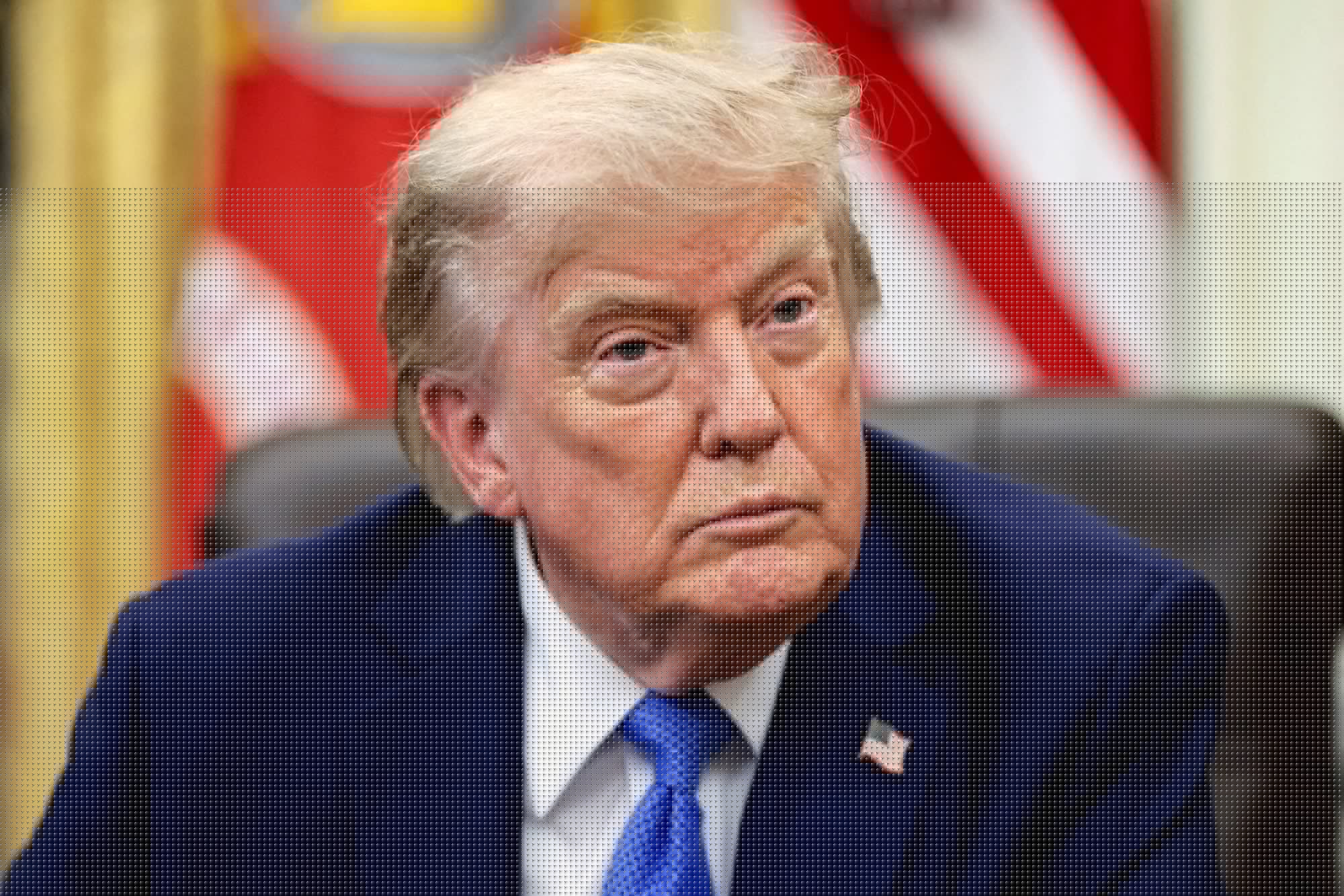 Trump Demands Compensation From Iran as Hormuz Deal Hopes Fade