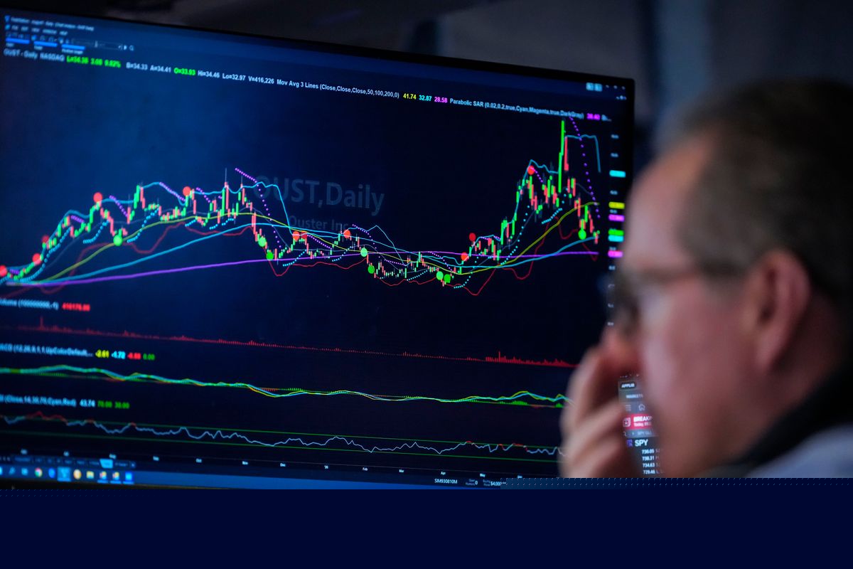 Asian stocks are mixed as yen jumps against the dollar, while oil prices slip