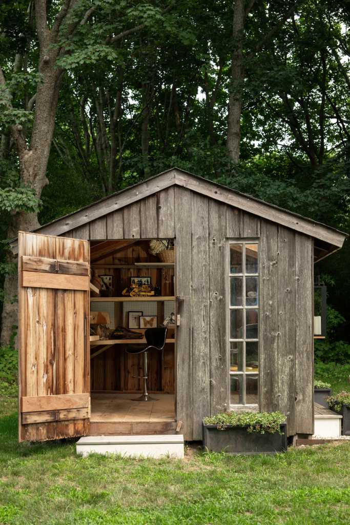 Home Improvement: JJUIN Creates a Rustic & Functional Shed Studio