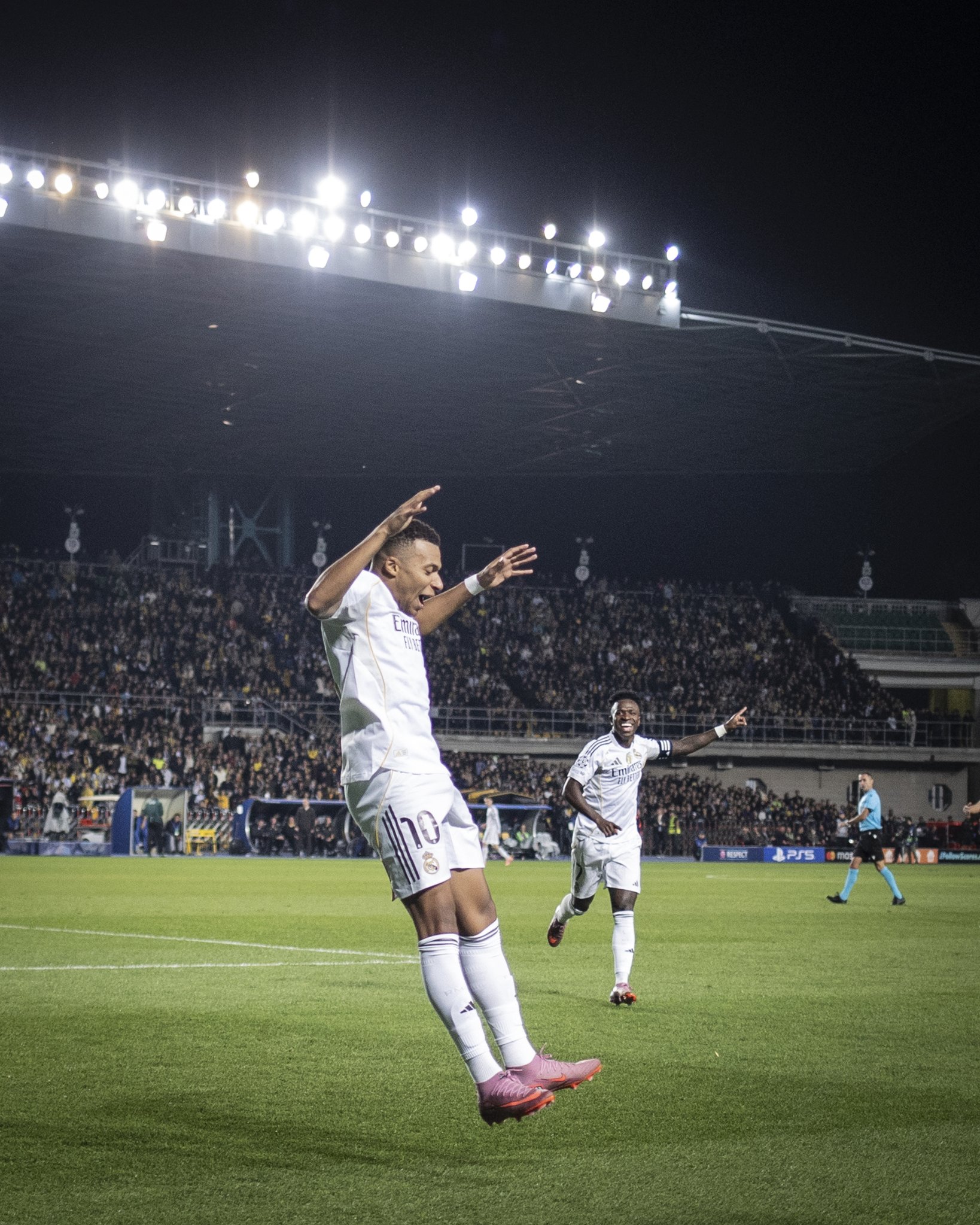 Matchweek 2, day 1: European giants flex their muscles as drama unfolds across the continent