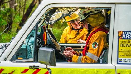 Firefighters missing crucial alerts due to Telstra coverage as growth and bushland hinder coastal services
