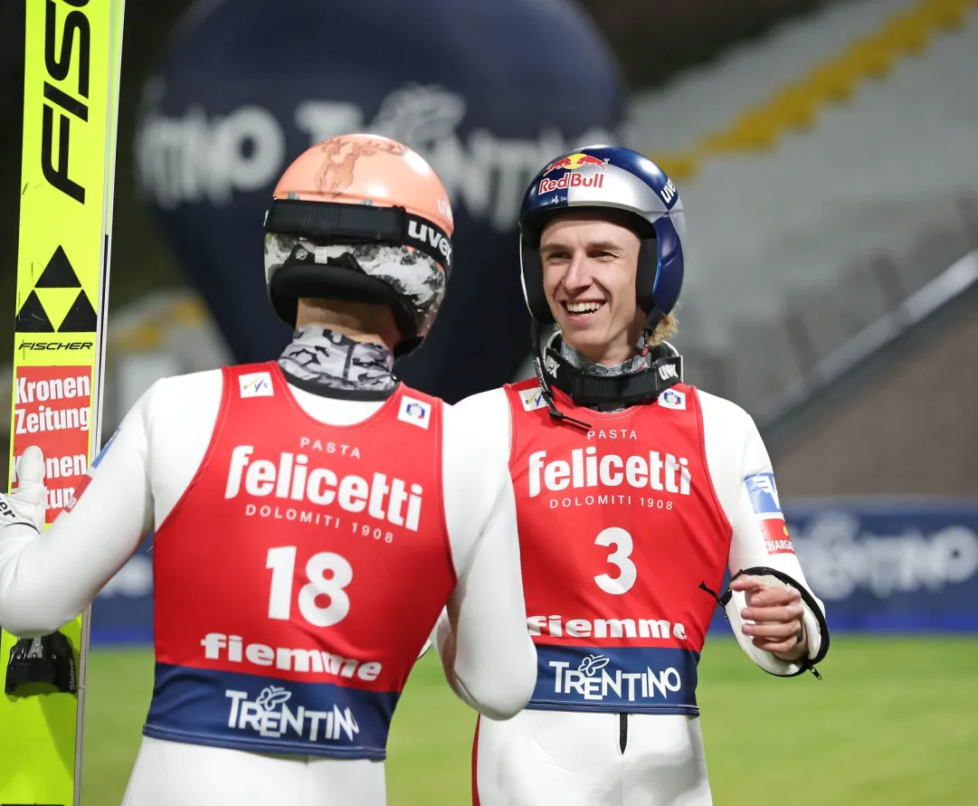 Uno-due Tschofenig a Courchevel, ancora battuto Raimund. Stroem cade, è festa Giappone con Yuki Ito