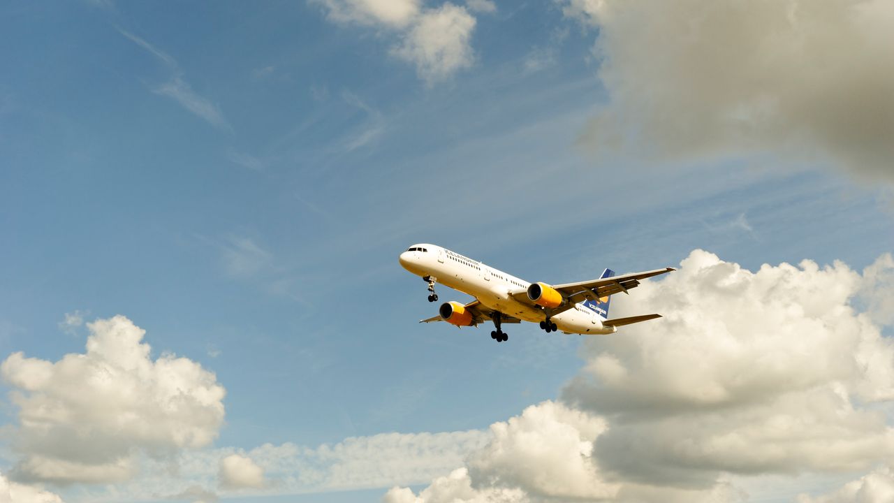 12 Airlines With Affordable Business Class Flights to Iceland, Portugal, and Beyond