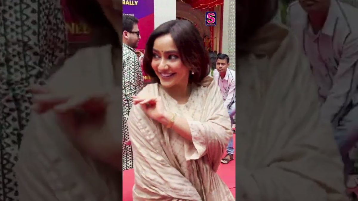 Neha Sharma Spreads Festive Vibes This Durga Puja, Going Pandal Hopping In An Ethnic Look! | N18S