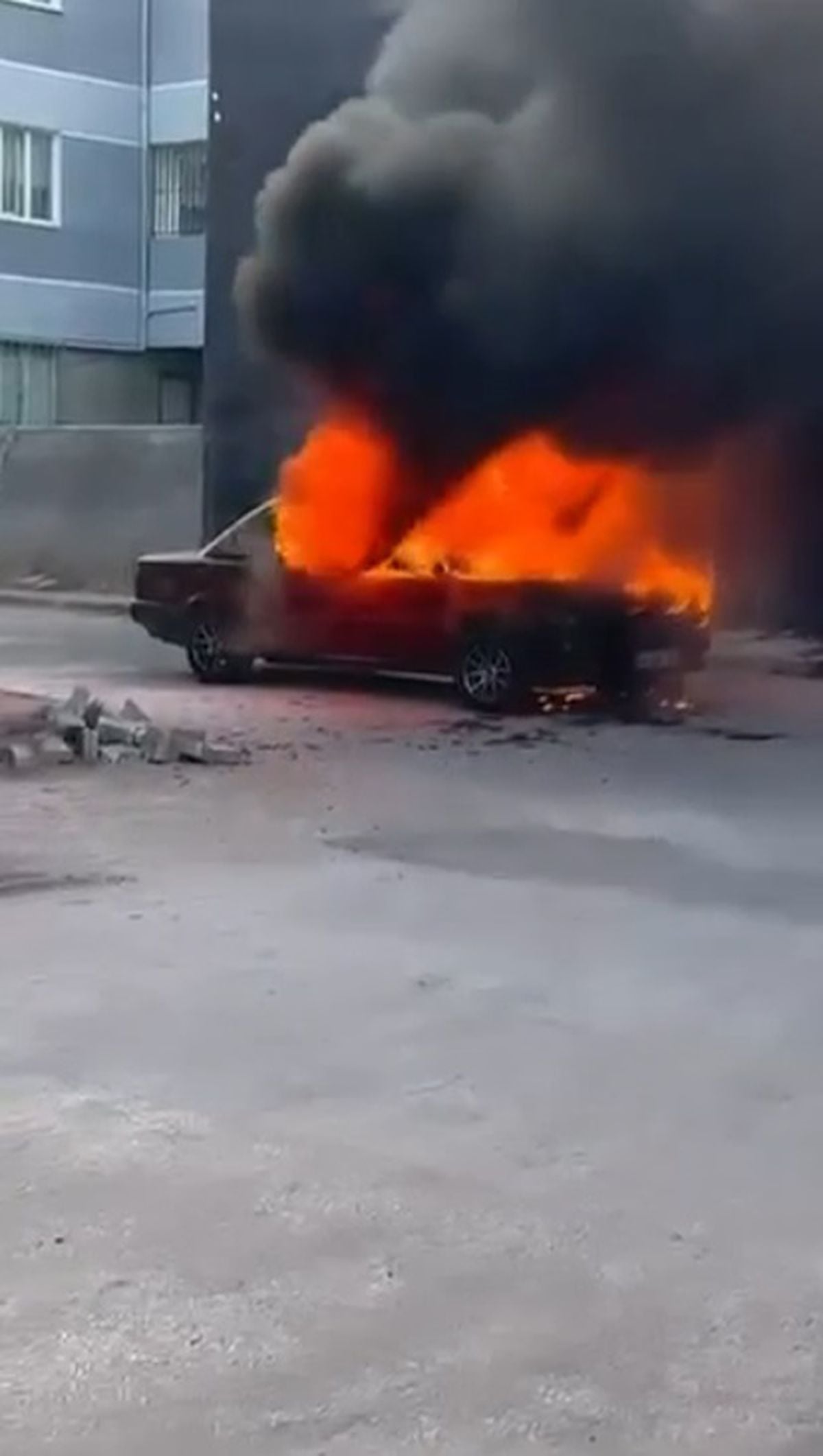 Bursa'da Park Halindeki Otomobilde Yangın