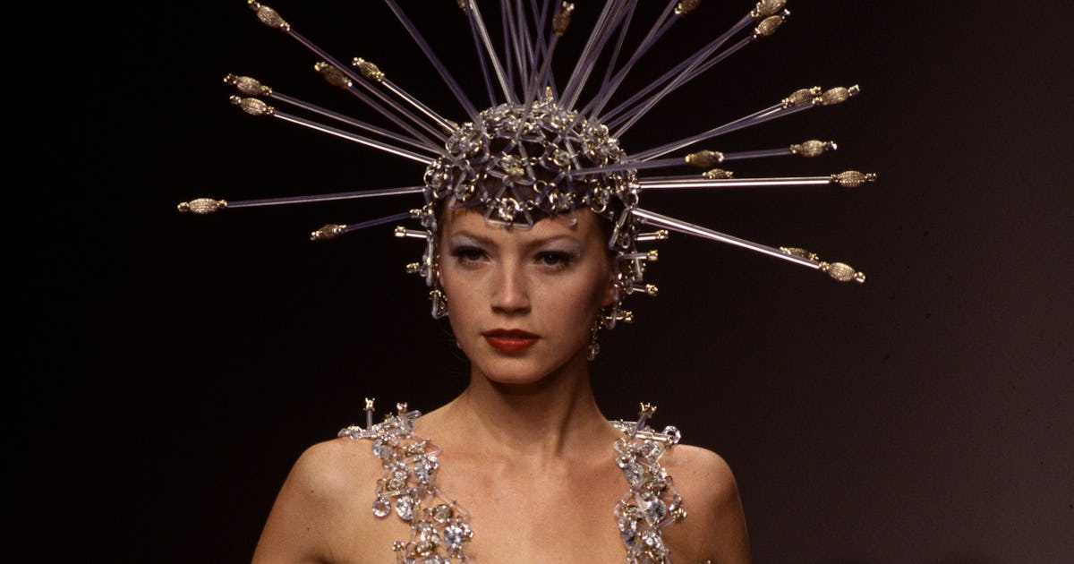14 Showgirl Looks from Fashion History That Would Give Taylor Swift Life