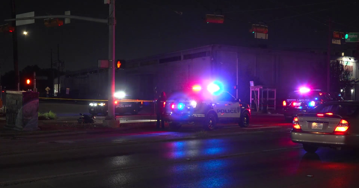 Man in wheel chair hit, killed by car while crossing street in SE Houston