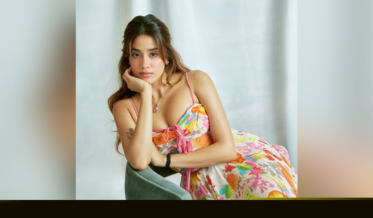 Janhvi Kapoor turns rickshaw driver for Maniesh Paul on sets of ‘Sunny Sanskari Ki Tulsi Kumari’