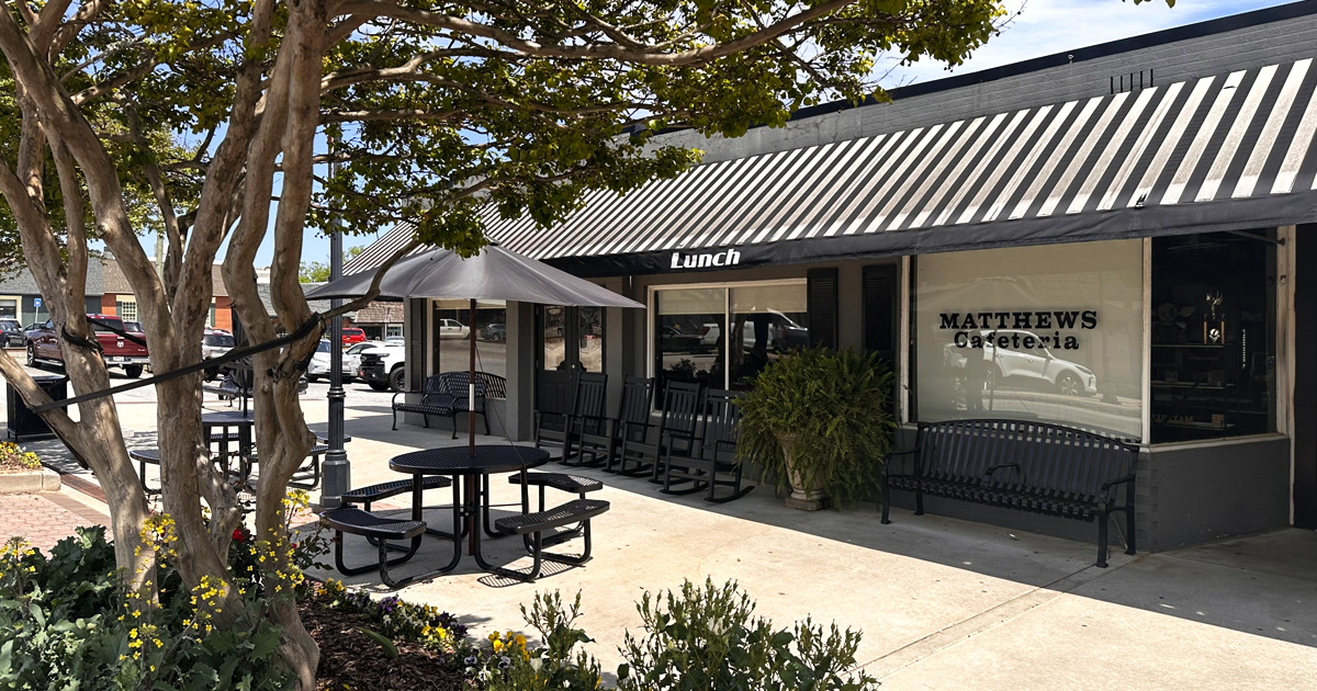 The Pecan Pie At This Humble Restaurant In Georgia Is So Good, You’ll Dream About It All Week